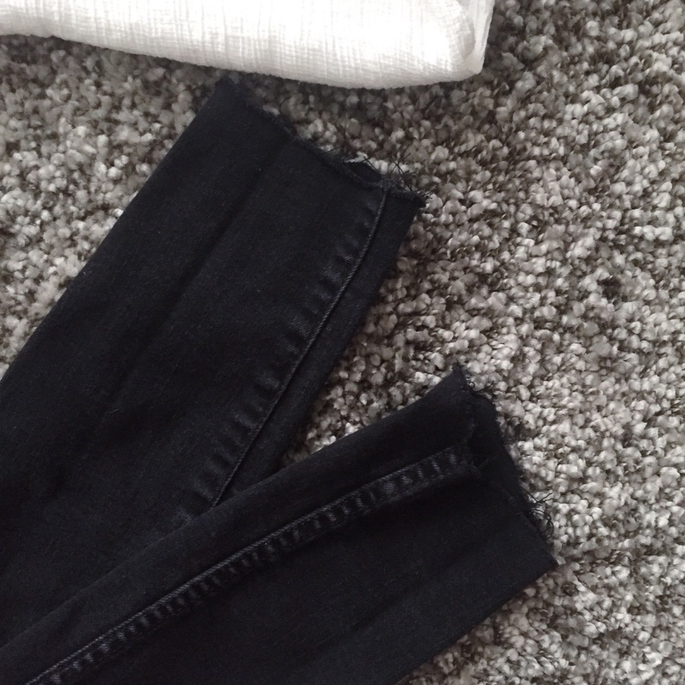 Hollister Fray Hem Skinny Jeans - Picture 4 of 4